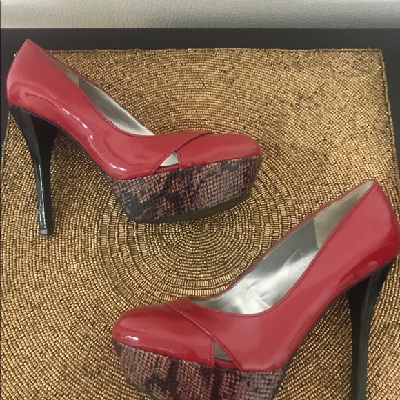 Guess Red 5” Heel Pumps - Picture 3 of 6